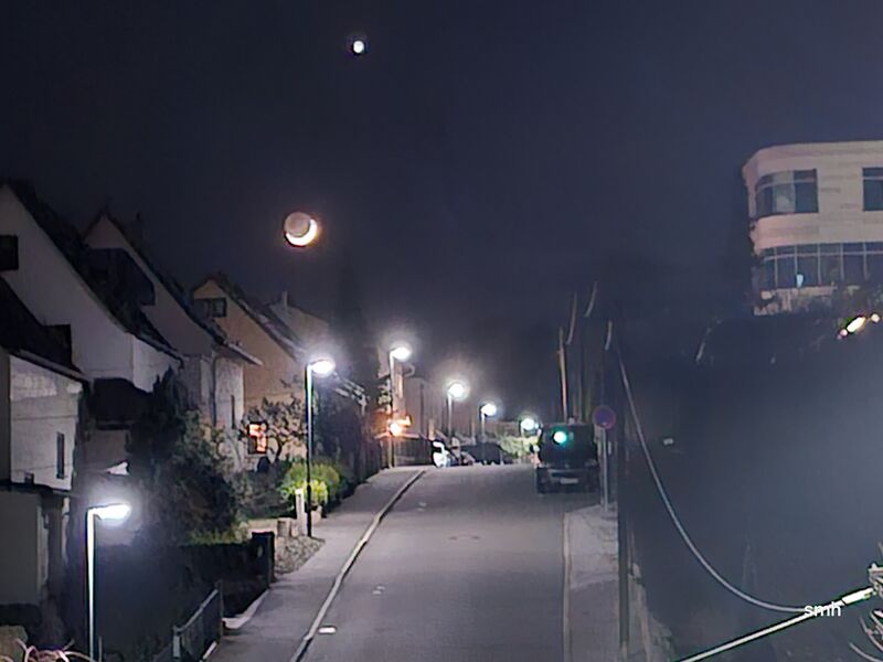 File:Moon+Venus+Streetlights 20250201 201434.jpg